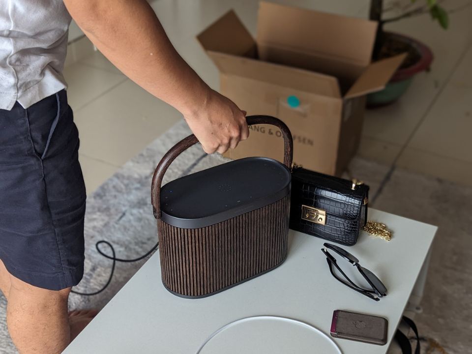 Chi tiết Loa B&O Beosound A5 Dark Oak (Xách Tay) - Hình 4